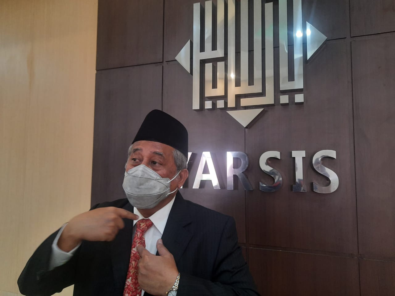 Ketua Yayasan Rumah Sakit Islam Surabaya (Yarsis) Prof. Dr. Ir. K.H. Mohammad Nuh, DEA saat ditemui di RSI Jemursari Surabaya. (Foto: Pita Sari/Ngopibareng.id)