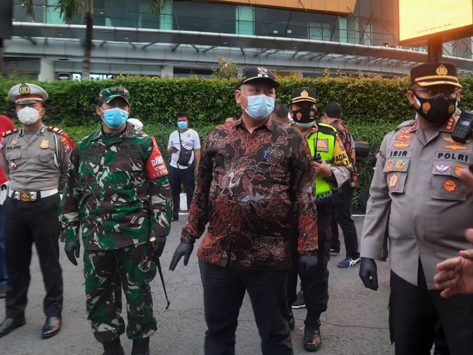 Plt Wali Kota Surabaya lakukan sidak untuk penjagaan pintu masuk Surabaya. (Foto: istimewa)