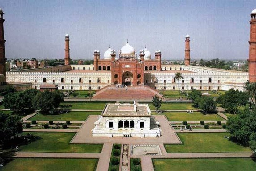 Masjid Badshahi di Lahore, Pakistan, menjadi pusat perhatian publik memahami Islam. (Foto: Istimewa)