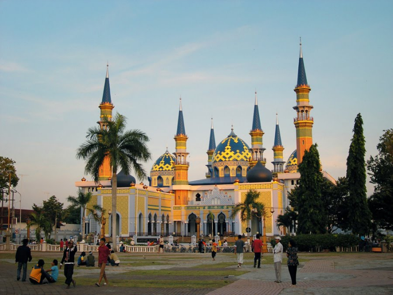 Masjid Agung Tuban, indah dan menawan di tengah kota Tuban. (Foto: Istimewa)