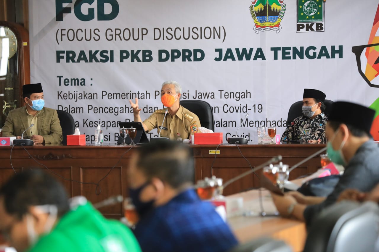 Ganjar saat menjadi narasumber Forum Group Discussion (FGD) Fraksi-PKB DPRD Jateng di Hall Ruang Paripurna DPRD Jateng, Senin, 4 Januari 2021. (Foto: Dok Prov Jateng)