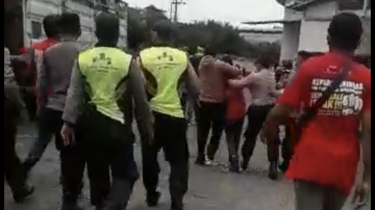 Video penangkapan Andie Peci, ketika menggelar demo (Foto: Istimewa)