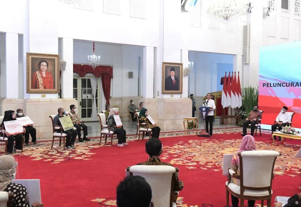 Suasana Peluncuran Program Bantuan Tunai Covid-19  oleh Presiden Joko Widodo di Istana Negara. ( foto: Setpres)