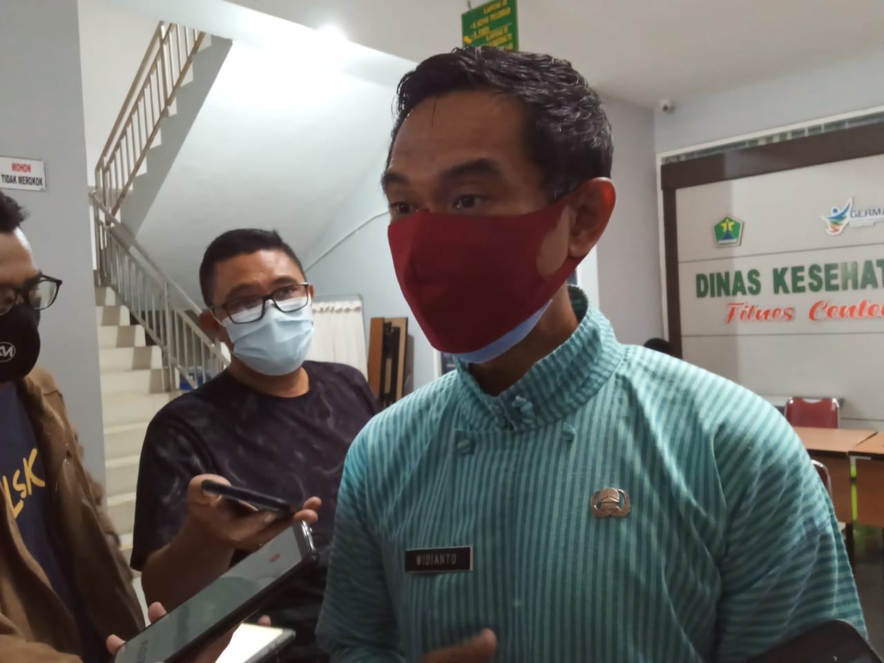 Kabag Humas Pemkot Malang, Nur Widianto saat ditemui di Laboratorium Kesehatan Daerah Kota Malang (Foto: Lalu Theo/ngopibareng.id)