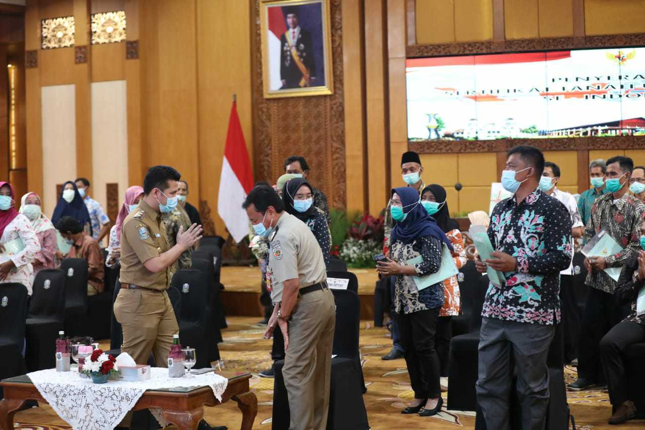 Wakil Gubernur Jawa Timur Emil Elestianto Dardak saat di Kantor Gubernur Jawa Timur. (Foto: Tim Wagub Jatim)