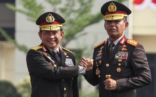 Sertijab mantan Kapolri Tito Karnavian yang kini menjabat Menteri Dalam Negeri (Mendagri) kepada Jenderal Pol Idham Aziz pada November 2019. (Foto: Istimewa)