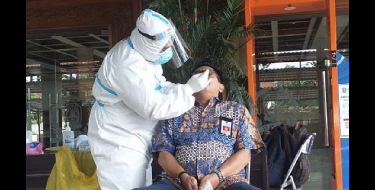 Sekretaris DPRD Jatim Andik Fadjar Tjahjono menjalani rapid test antigen (Foto: Istimewa)