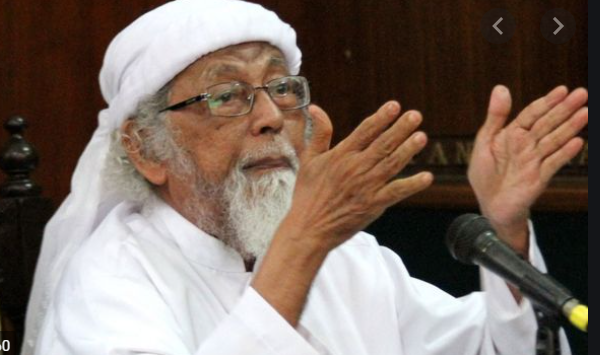 Abu Bakar Ba'asyir bebas dari Lapas, pada Jumat 8 Januari 2021, setelah Subuh. (Foto:BBC)