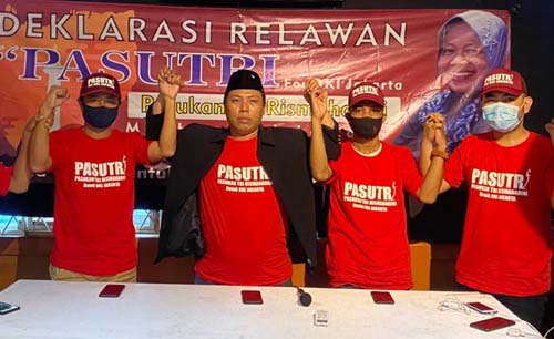 Khoirul Amin, kedua dari kiri, usai deklarasi Pasukan Tri Rismaharini for DKI Jakarta, di resto Mie Aceh Cilosari, Jakarta, Sabtu siang. (Foto:Asmanu)
