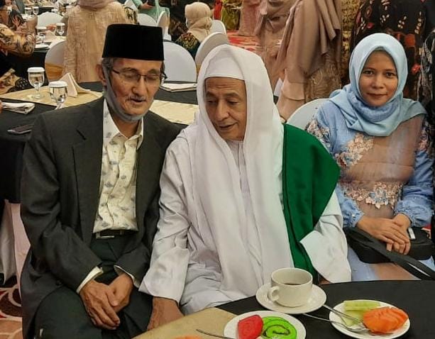 KH Husein Muhammad bersama isterinya, ketika bersama Habib Luthfi bin Yahya. (Foto: Istimewa)