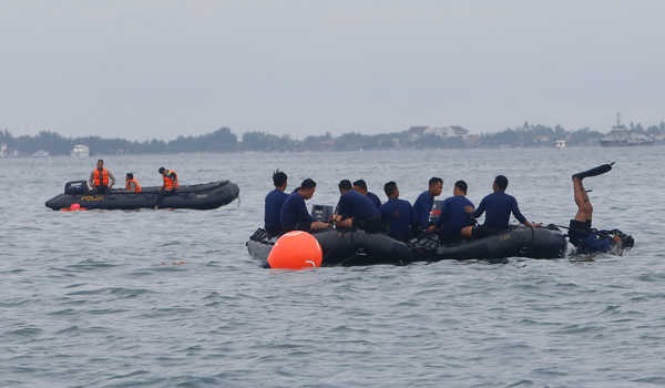 Pasukan elit TNI AL kembali melakukan pencarian CVR Sriwijaya Air. (Foto: (TNI AL) 