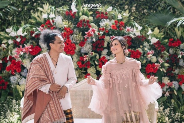 Pasangan Indah Permatasari dan Arie Kriting menikah pada 12 Januari 2021, meski tak dapat restu dari ibunda Indah Permatasari, Nursyah. (Foto: Instagram)