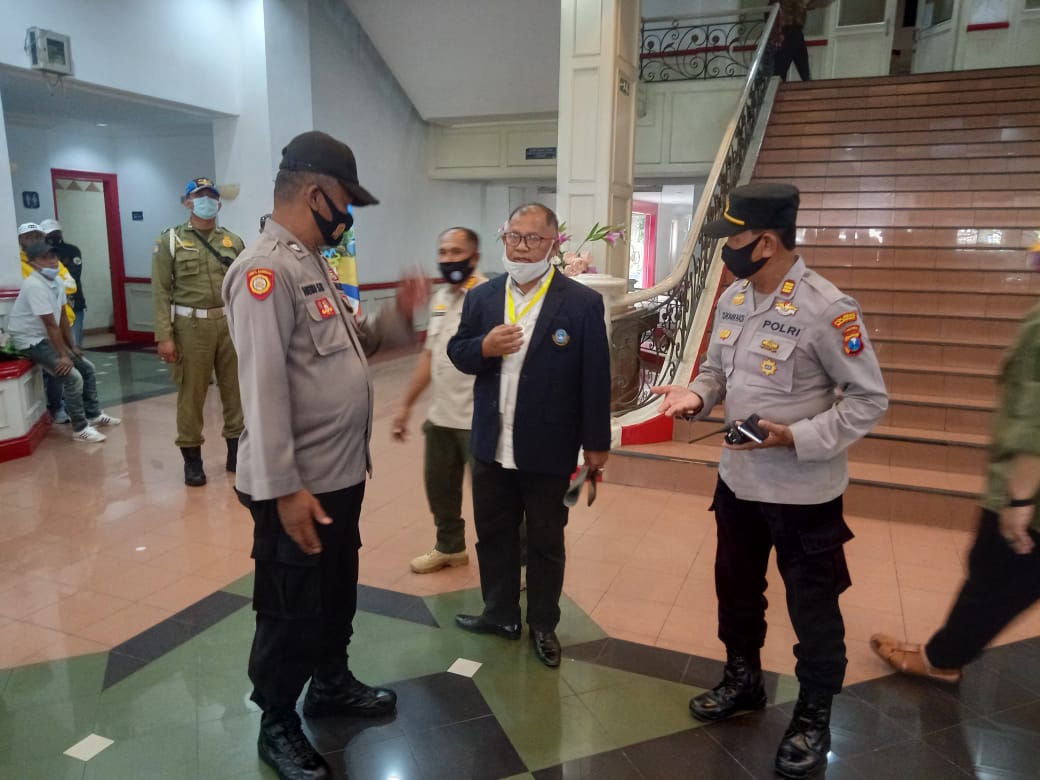Pihak kepolisian saat berkoordinasi dengan perwakilan Askab PSSI Malang terkait izin acara Kongres Luar Biasa (Foto: istimewa)