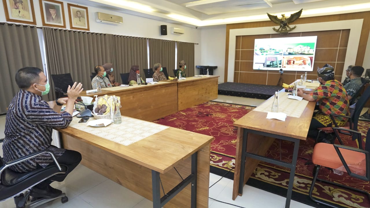 Bupati Banyuwangi Abdullah Azwar Anas mengikuti rapat koordinasi bersama PT Indonesia Power untukematangkan rencana pengembangan PLTB di Banyuwangi (foto: istimewa)