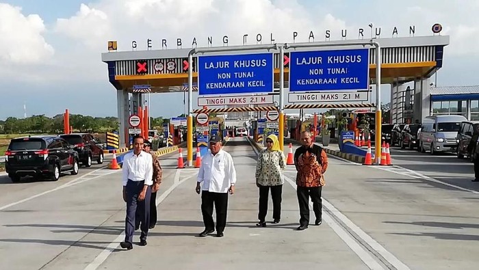 Ilustrasi. Presiden Jokowi saat meresmikan Tol Gempol-Pasuruan. (Foto: PUPR)