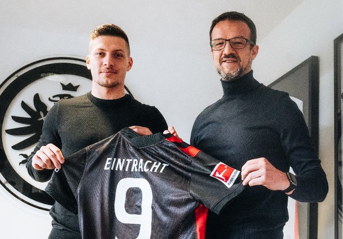 Luka Jovic kembali ke Eintracht Frankfurt dengan status pinjaman. (Foto: Twitter/@LukaJovic_19)