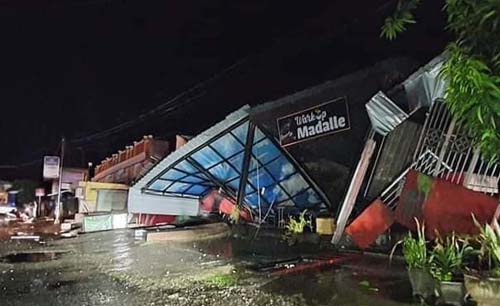 Bangunan luluh lantak di Mamuju, Sulawesi Barat, akibat gempa berkekuatan 6,2 SR  hari Jumat dini hari. (Foto:Istimewa)