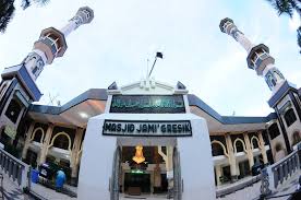 Masjid Jami' Gresik, menjadi tujuan umat untuk beribadah. (Foto: Istimewa)