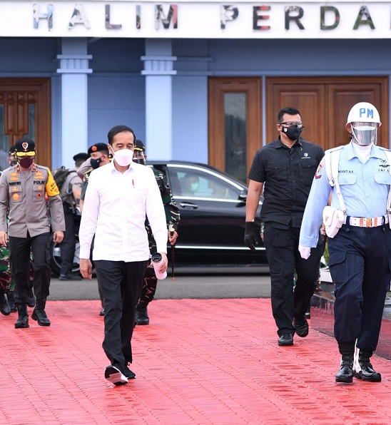Presiden Joko Widodo (Jokowi) bertolak ke Banjar Baru, Kalimantan Selatan, Senin 18 Januari 2021. (Foto: Setpres)
