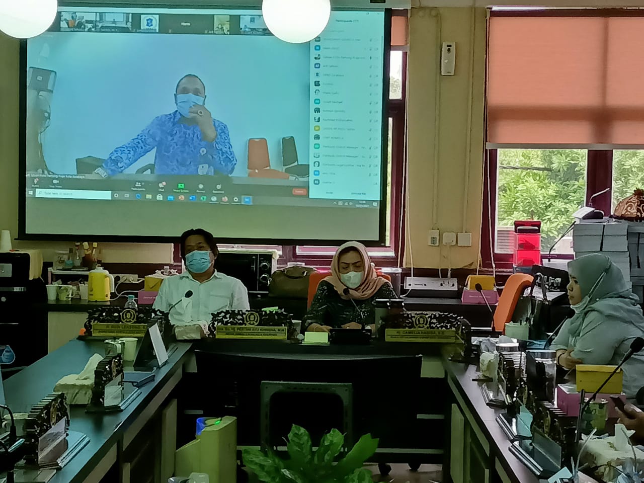 Hearing Komisi A DPRD Surabaya terkait polemik Satpol PP Jatim-Surabaya. (Foto: Alief Sambogo/Ngopibareng.id)