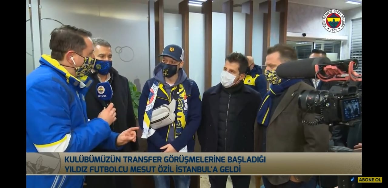 Mesut Ozil tiba di Istambul, Turki untuk membahas transfer ke Fenerbahce. (Foto: Abone Ol)