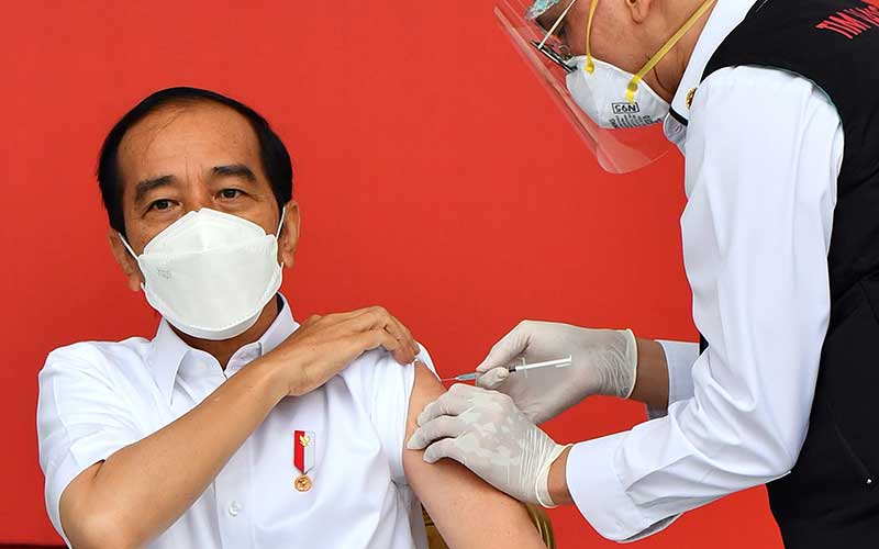 Presiden Jokowi disuntik vaksin. (Foto: Tangkapan layar youtube setpres)