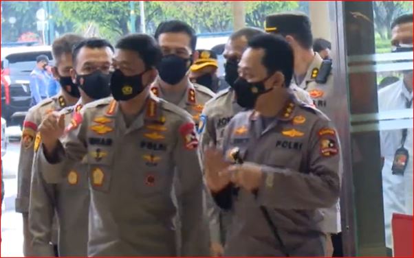 Kapolri Jenderal Idham Azis saat mengantar Komjen Sigit Listyo Prabowo menjalani fit and proper test di DPR kemarin, 20 Januari 2021. (Foto: Tangkapan layar CNNIndonesia)