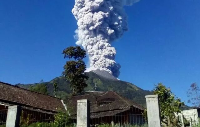 Ilustrasi. Gunung Merapi saat keluarkan wedus gembel. (Foto: Dok PVMBG)