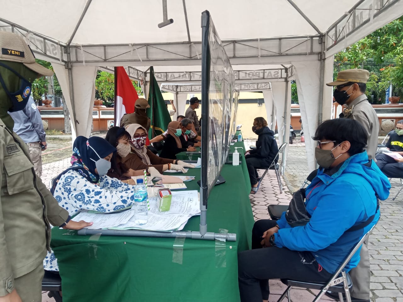 Operasi yustisi penegakan disiplin protokol kesehatan di Taman Krida Budaya, Kota Malang. (Foto: Lalu Theo/Ngopibareng.id)