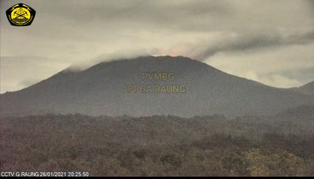 Tangkapan layar visual Gunung Raung dalam rekaman CCTV PPGA Gunung Raung. (Foto: Istimewa)
