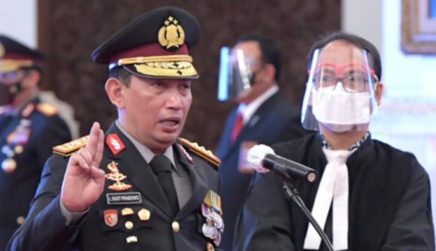 Kapolri Jenderal Listyo Sigit Prabowo saat diambil sumpah pada pelantikan, Rabu 27 Januari 2021. (Foto: Setpres)
