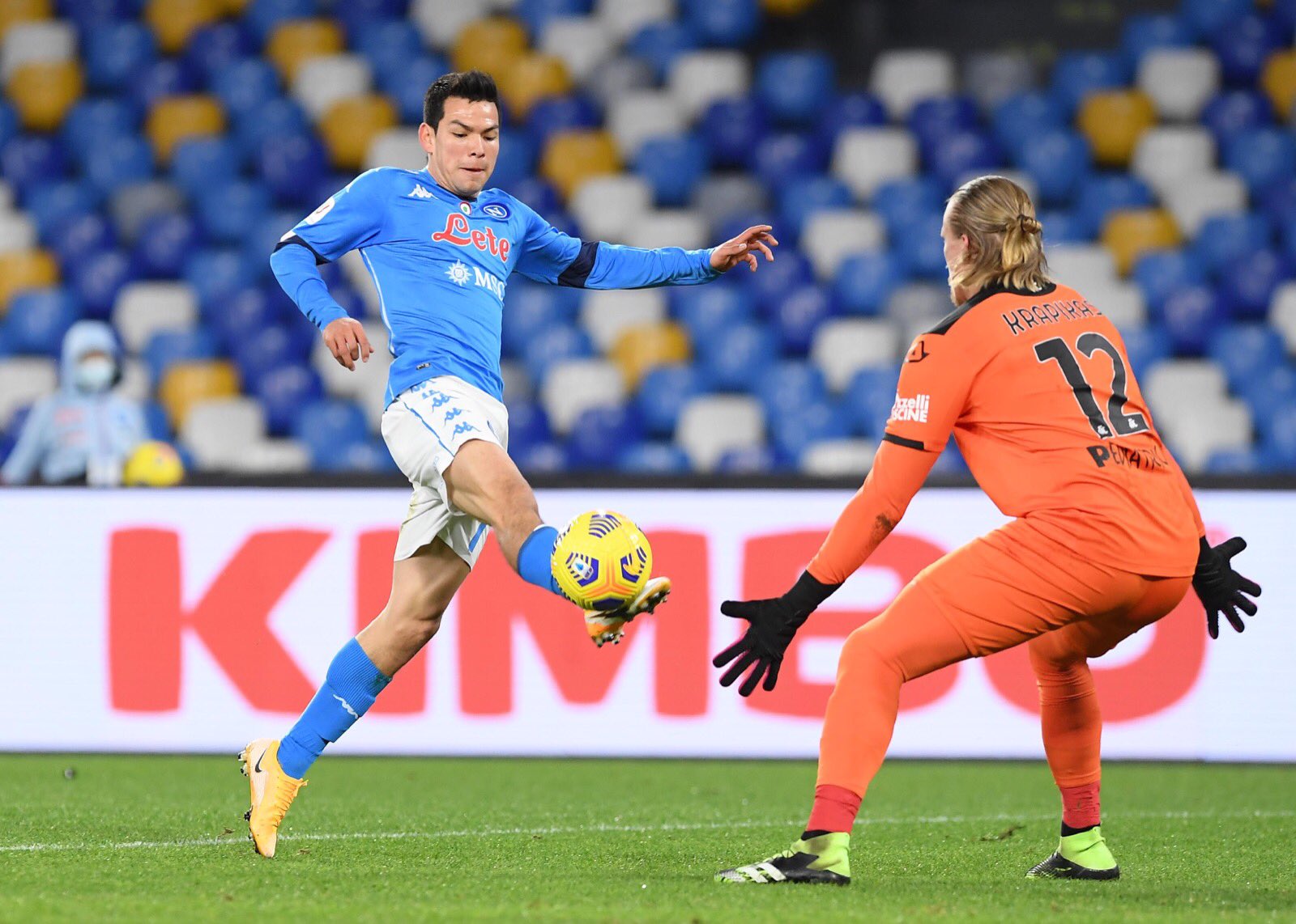 Hirving Lozano mencetak gol kedua untuk Napoli. (Foto: Twitter/@sscnapoli) 