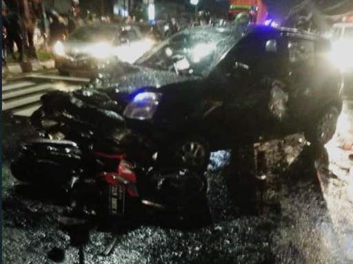Mobil dengan nomor polisi AD 1809 IC ini menabrak delapan unit motor di Bantul, Yogyakarta. (Foto: Istimewa)