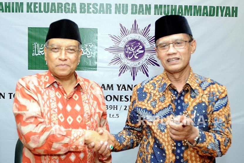 Ketua Umum PBNU KH Said Aqil Siroj bersama Ketua Umum PP Muhammadiyah Haedar Nashir. (Foto: dok/Ngopibareng.id)