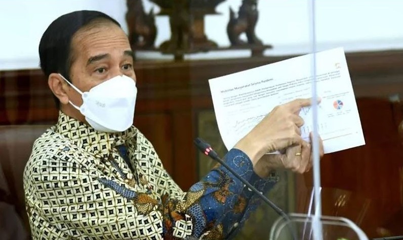 Presiden Jokowi pada rapat terbatas. (Foto: Antara)