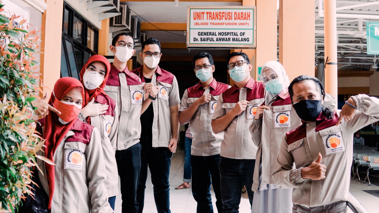 Tim Plasmahero saat berada di Unit Transfusi Darah Rumah Sakit Saiful Anwar (RSSA) Kota Malang (Foto: istimewa)
