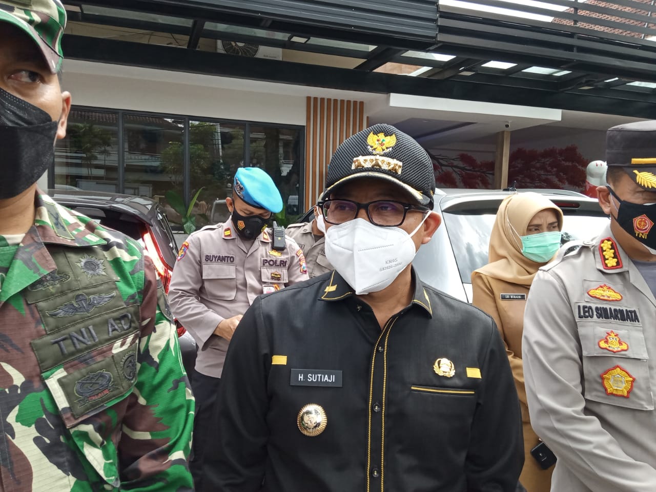 Walikota Malang, Sutiaji usai melakukan operasi kerumunan di sejumlah tempat di Kota Malang (Foto: Lalu Theo/ngopibareng.id)
