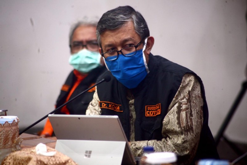 Direktur Utama Rumah Sakit Saiful Anwar Kota Malang, dr Kohar Hari Santoso, saat rapat koordinasi dengan Gugus Tugas Covid-19 Provinsi Jawa Timur. (Foto: Alief Sambogo/Ngopibareng.id)