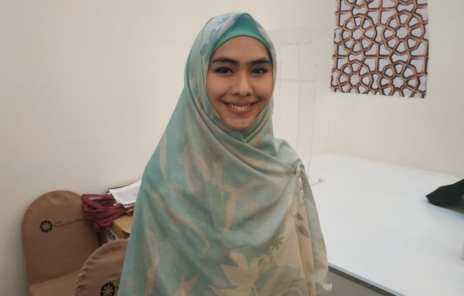 Oki Setiana Dewi menceritakan penyakit anak keempatnya, Sulaiman hingga menjalani fisioterapi. (Foto: Instagram)