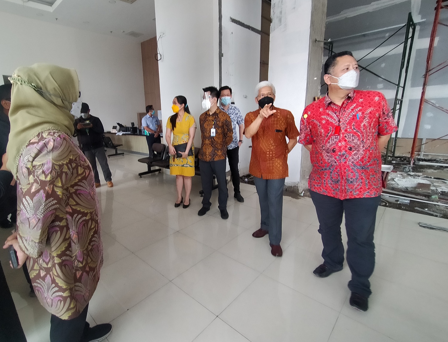 Plt Walikota Surabaya, Whisnu Sakti Buana meninjau lokasi yang direncanakan sebagai RS Darurat di Cito, Surabaya. (Foto: Istimewa)