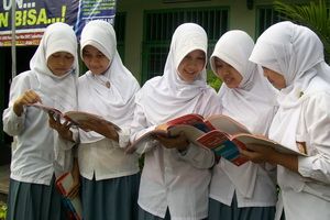 Siswi boleh mengenakan jilbab di sekolah umum negeri. (Foto: Istimewa)