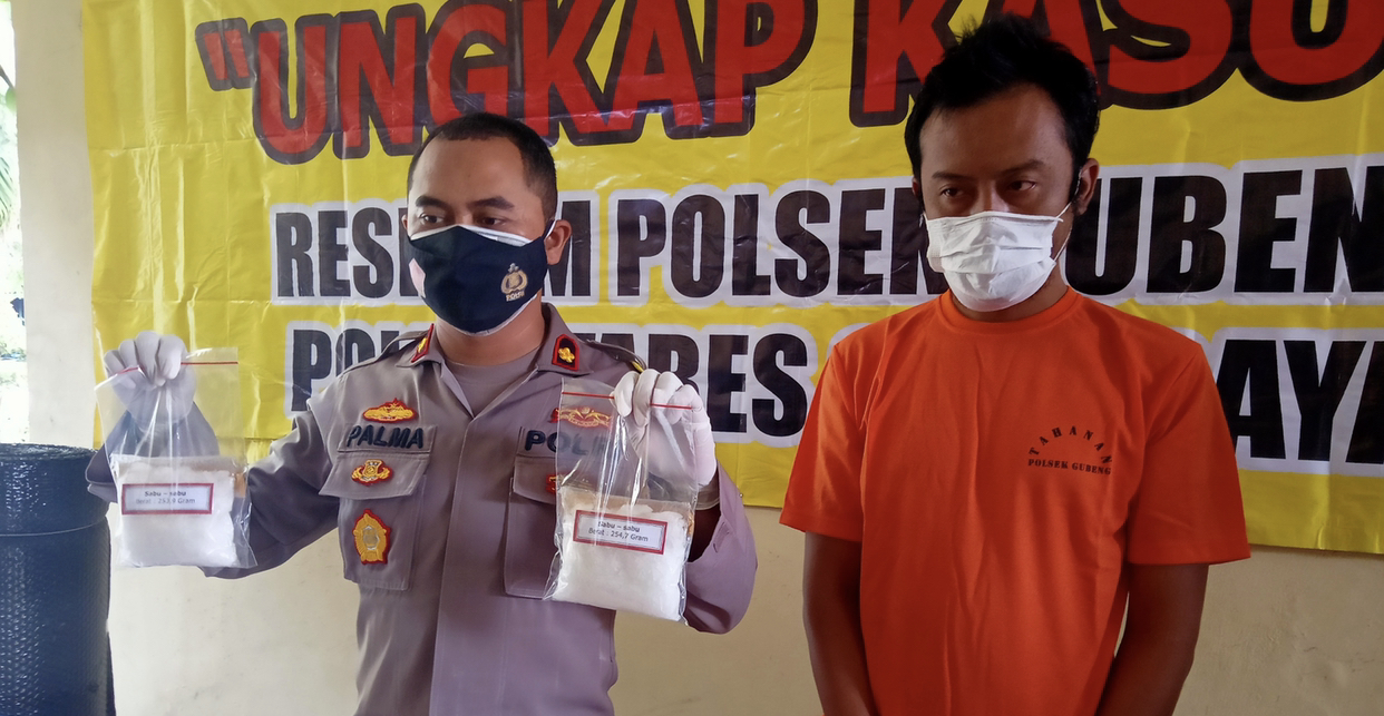 Tersangka AHW, 34 tahun, warga Jagir, Surabaya, ditangkap Polsek Gubeng. (Foto: Istimewa)