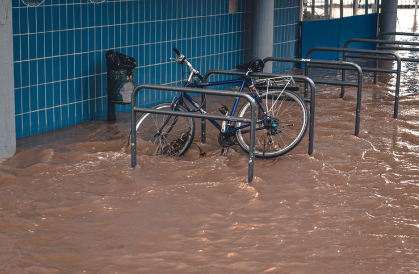 Banjir di Jombang meluas, genangi enam desa. (Foto: unsplash.com)