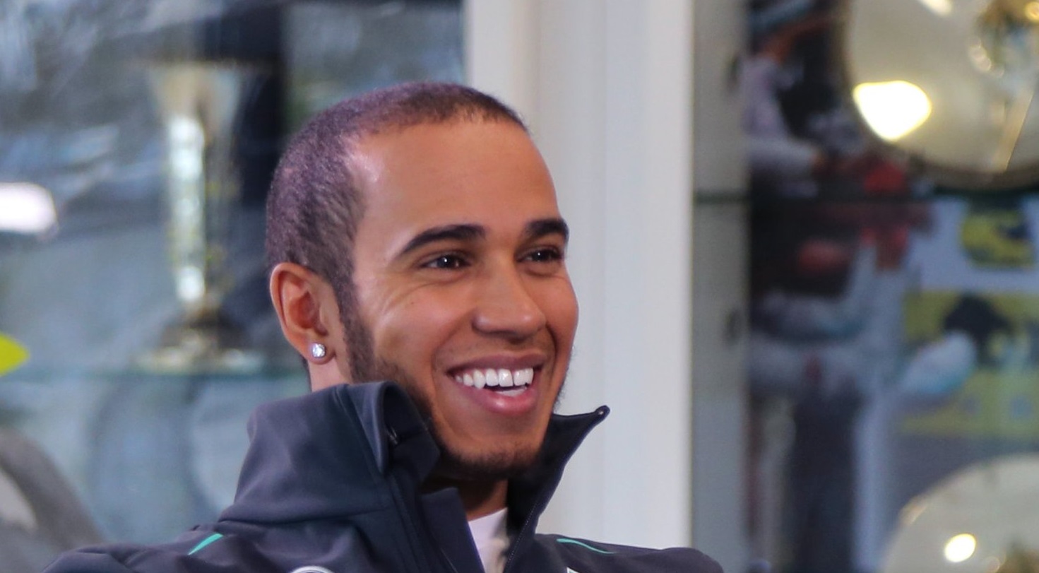 Lewis Hamilton perpanjang kontrak dengan Mercedes. (Foto: Twitter/@MercedesAMGF1)
