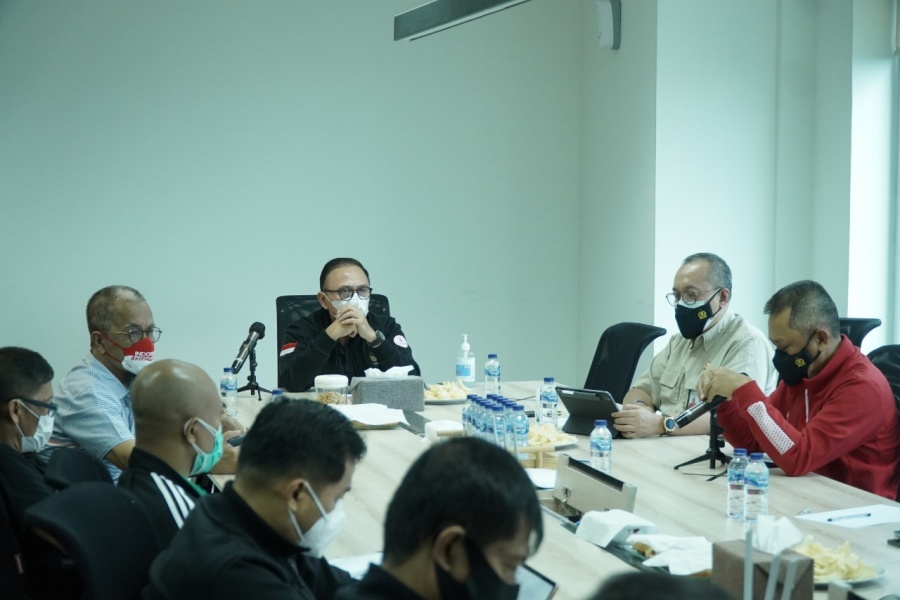 PSSI dan PT LIB melakukan rapat koordinasi dengan pihak-pihak terkait. (Foto: PSSI)