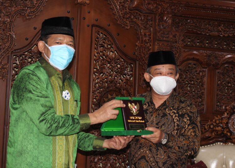Ketua Pengurus Badan Zakat Nasional (Baznas) Noor Ahmad bersana Sekretaris Umum PP Muhammadiyah, Abdul Mu'ti. (Foto: md.or.id)