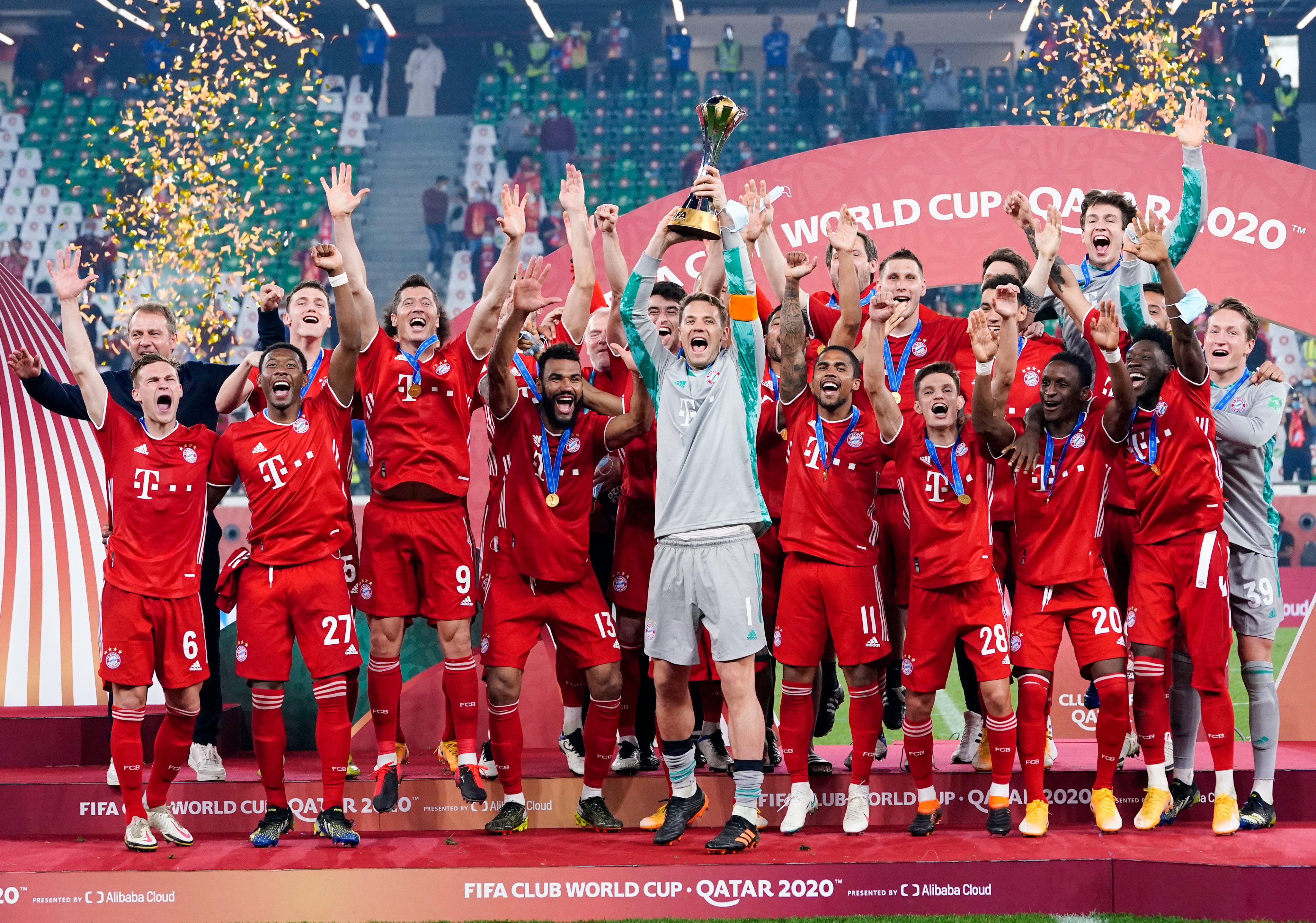 Para pemain Bayern berpesta usai memastikan gelar juara Piala Dunia Antar Klub 2020 menjadi milik mereka. (Foto: Twitter/@Bayern)