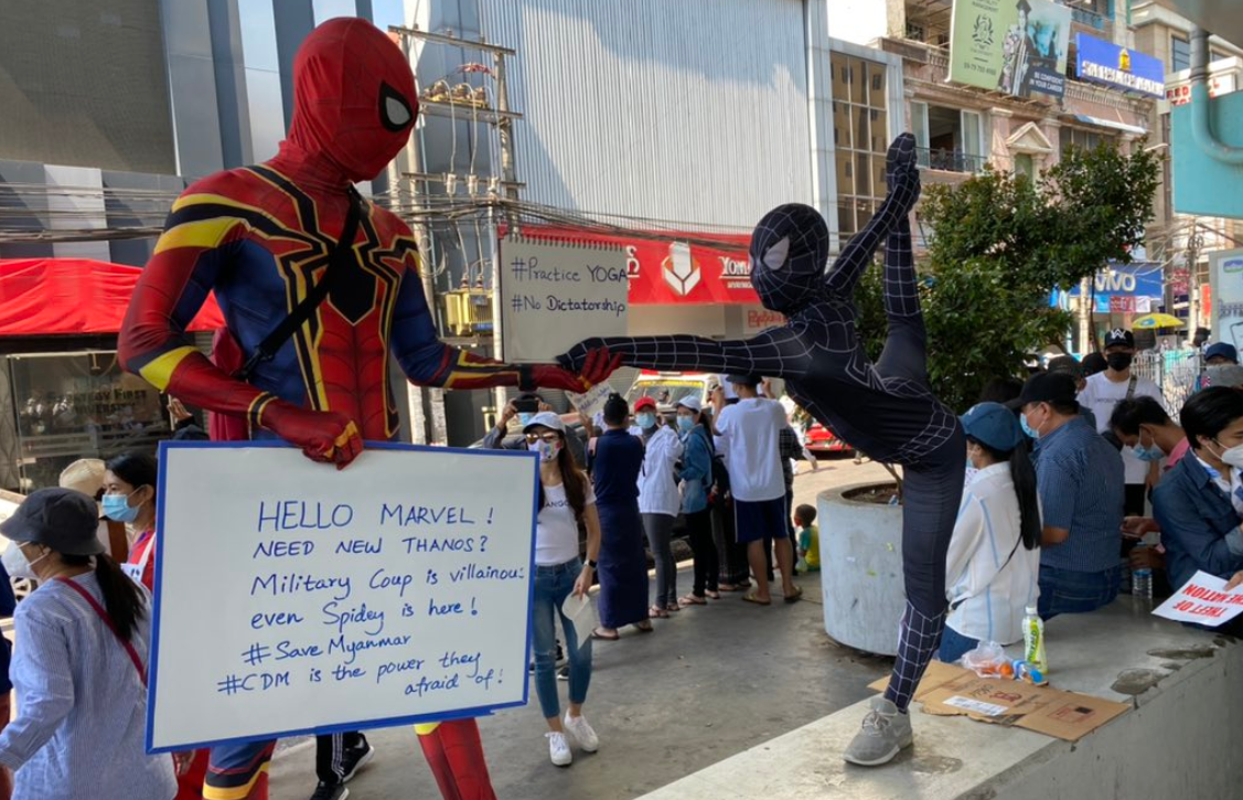 Spiderman ikut protes dalam kudeta militer di Myanmar. (Foto: Tangkapan layar via Twitter)