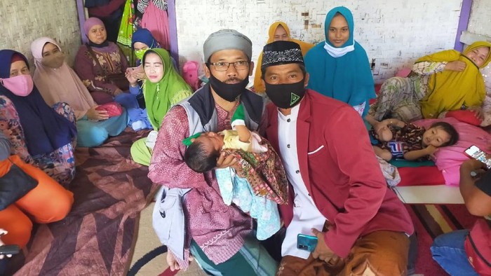 Janda muda asal Cianjur gegerkan warga karena lahirkan bayi tanpa hamil. (Foto: Tribun)