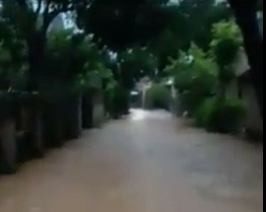 Video tentang banjir di Nganjuk tersebar di grup Whatsapp. (Foto: tangkapan layar via Whatsapp)